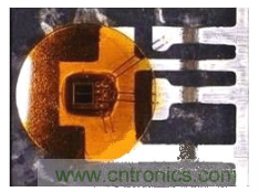圖2：對(duì)于車用級(jí)R2Coupler產(chǎn)品如ACPL-M43T光電耦合器，Avago使用雙線強(qiáng)化關(guān)鍵功能連接