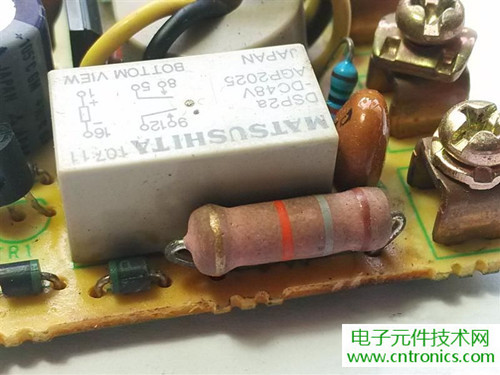 漏電保護器拆解：結構有差異，做工不錯