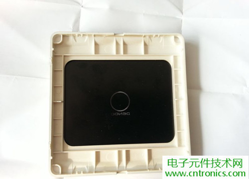 一款觸控開關拆解，做工不錯