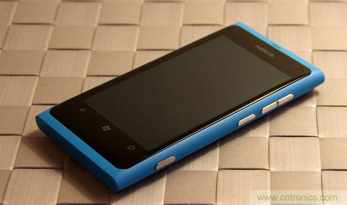 拆解諾基亞Lumia800,做工依舊精細!