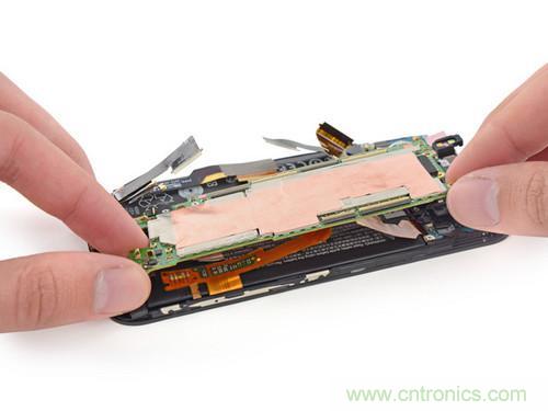 牛人強拆!新HTC One(M8)真機精密做工難修理
