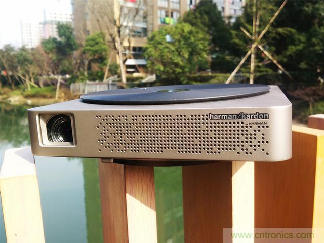 無屏電視時代已然來臨，客廳你做好準備了嗎？