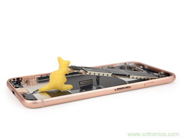 iPhone 8首拆：無線充電版本的iPhone 7？